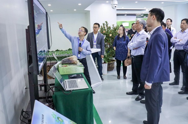 全国人大常委会副委员长丁仲礼莅临手机看片福利永久考察调研